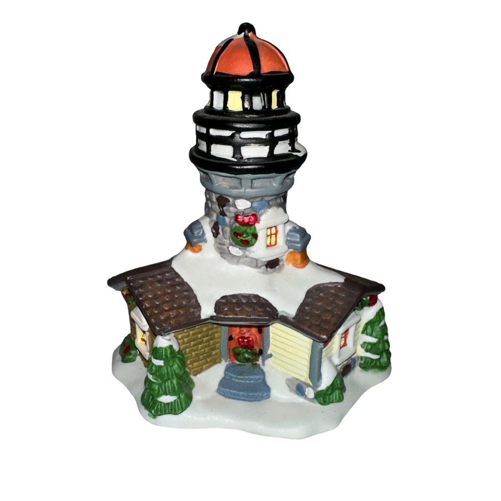 Village Lighthouse 2005 Christmas Holiday Home Decor 5 Inches